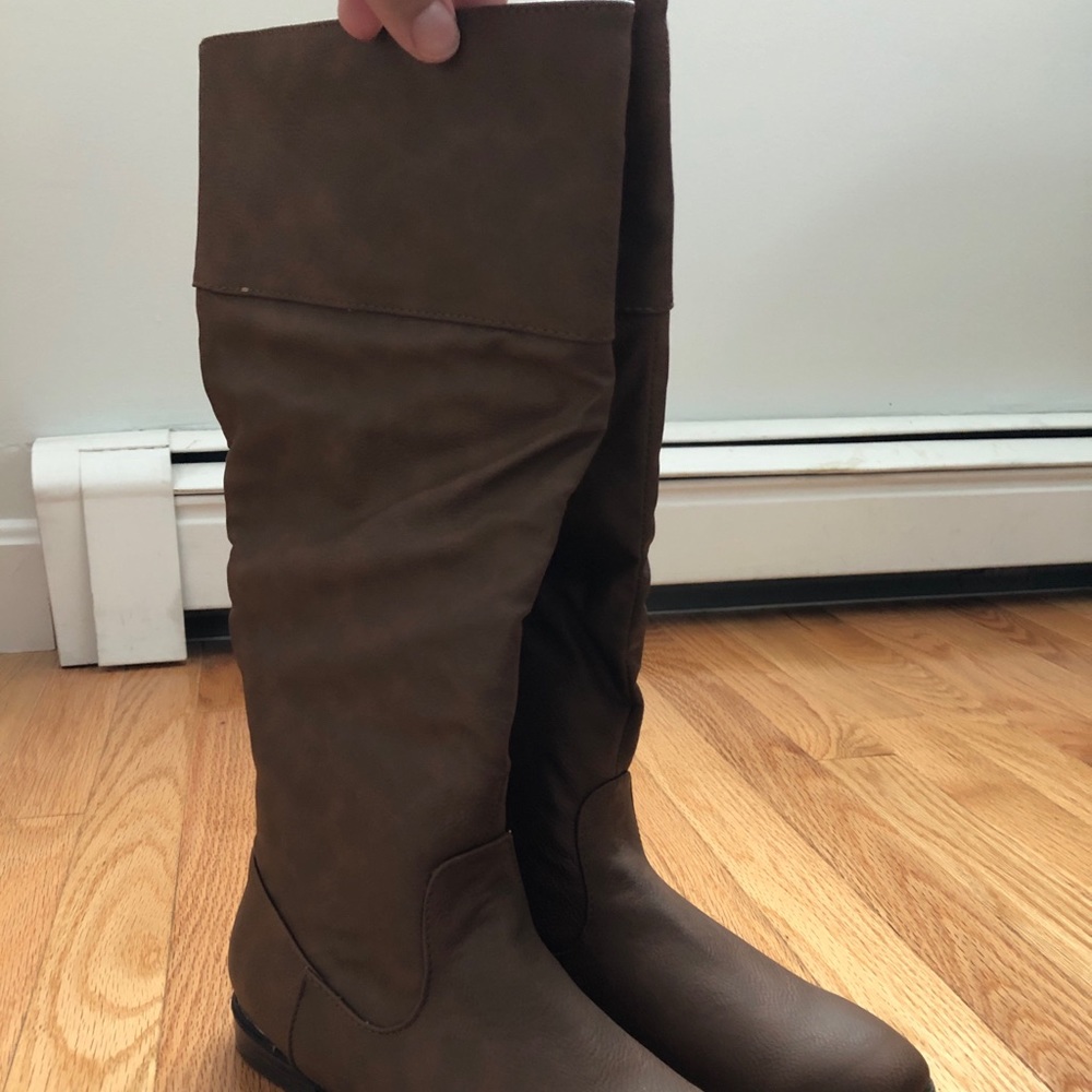 NEVER WORN BEFORE! Brown boots. Still in box.